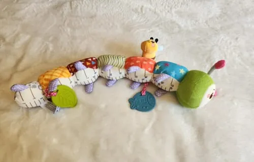 TUMAMA Raupe Kuscheltier Baby sensorisch mit Beißringen