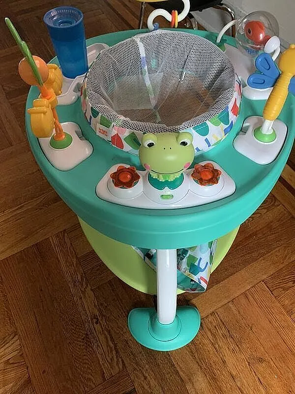 Bright Starts Bounce Bounce Baby 2-in-1 Spielcenter Playful Pond mit Tisch