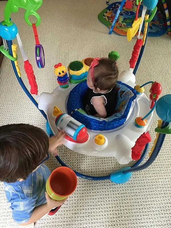 Baby Einstein Neighborhood Symphony Jumper Musik