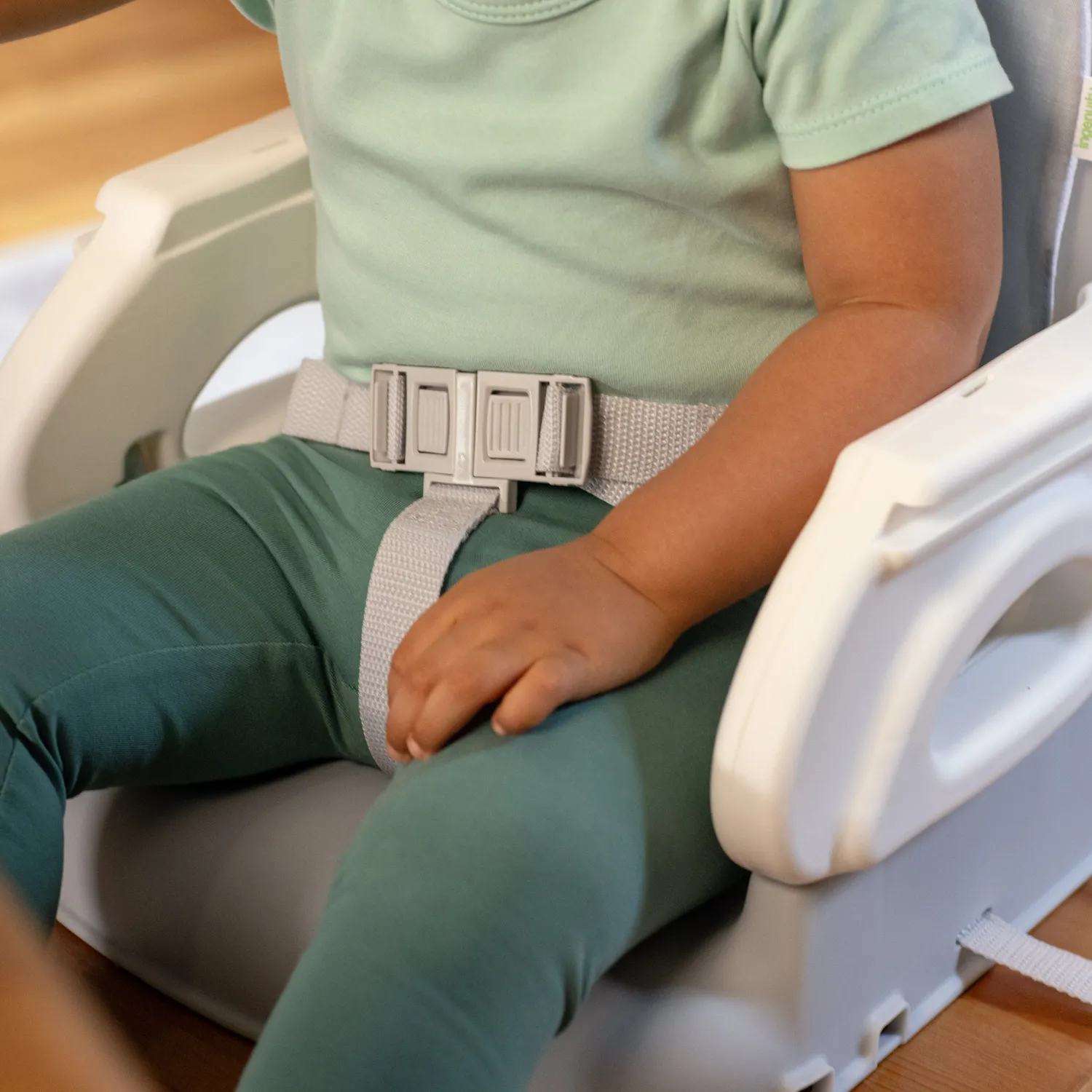 Ingenuity Deluxe Comfort Folding Sitzerhöhung grau