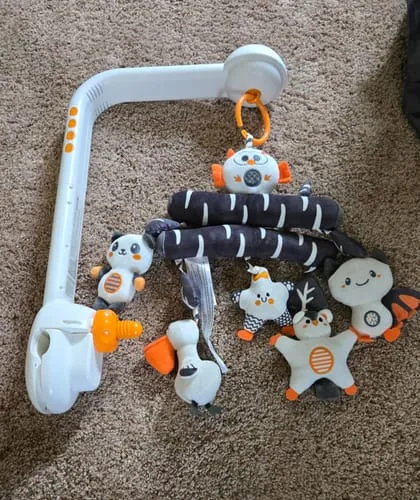 TUMAMA Baby Mobile mit Projektor schwarz-weiß Sternenhimmel