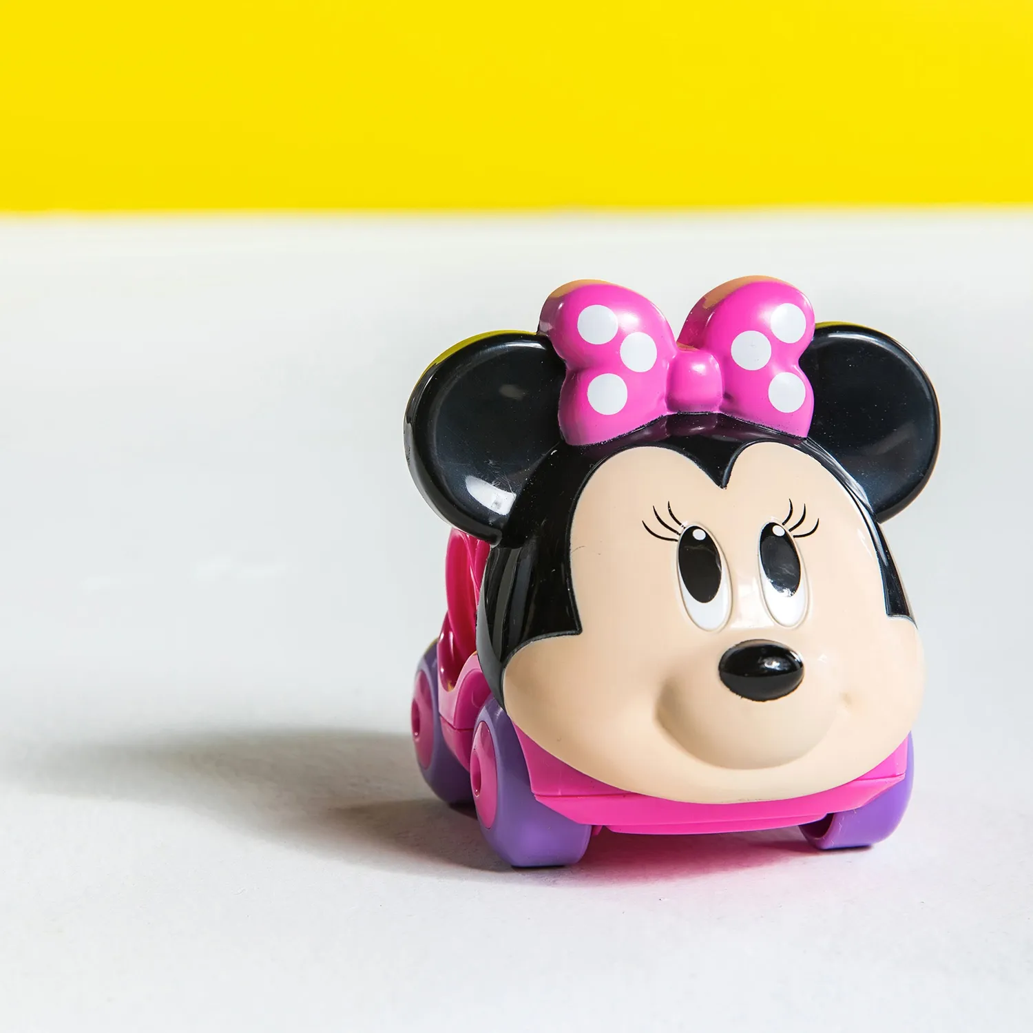 Disney Baby Go Grippers Mickey Mouse Friends Rennauto 2er-Set greifbar