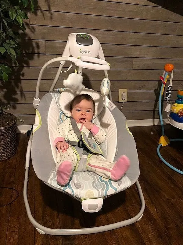 Ingenuity SimpleComfort Babyschaukel Everston drehbar weißes Rauschen