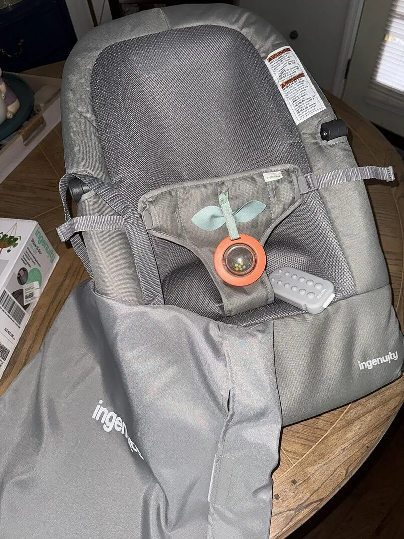 Ingenuity Stow & Go Babywippe Grau faltbar mit Vibration