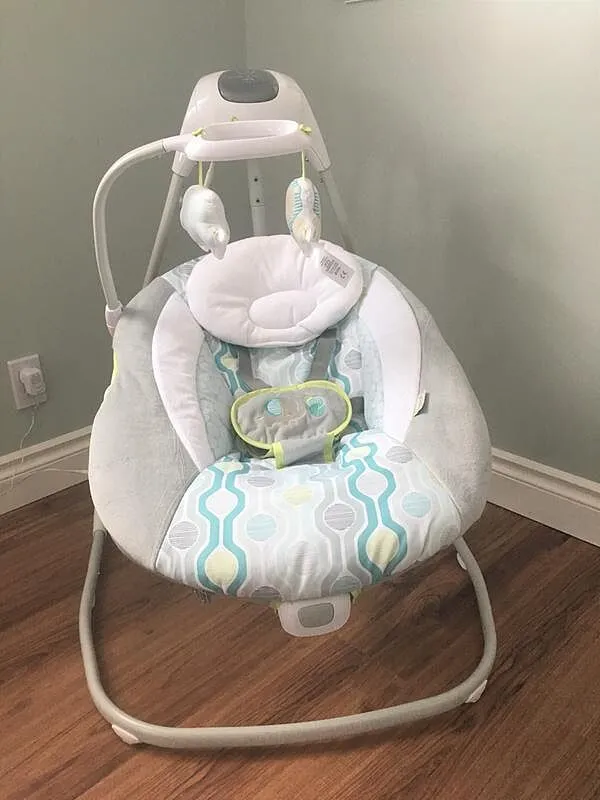 Ingenuity SimpleComfort Babyschaukel Everston drehbar weißes Rauschen