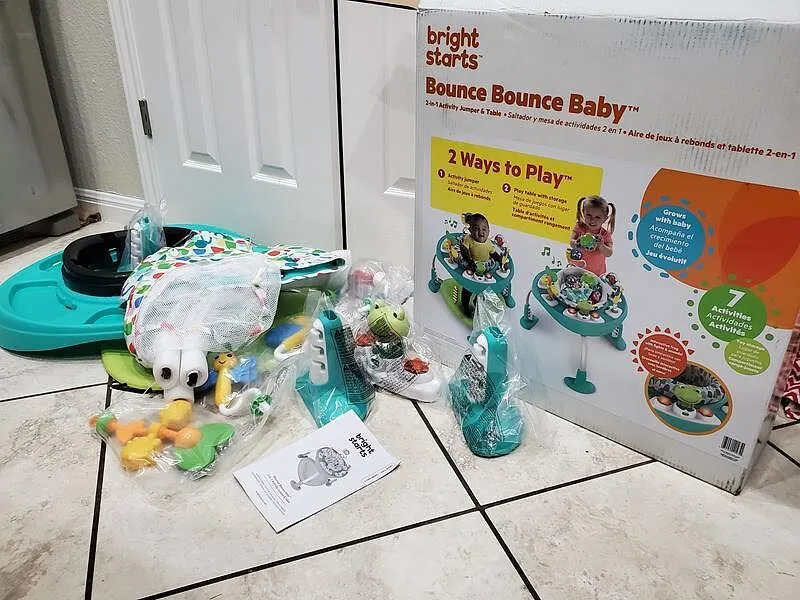 Bright Starts Bounce Bounce Baby 2-in-1 Spielcenter Playful Pond mit Tisch