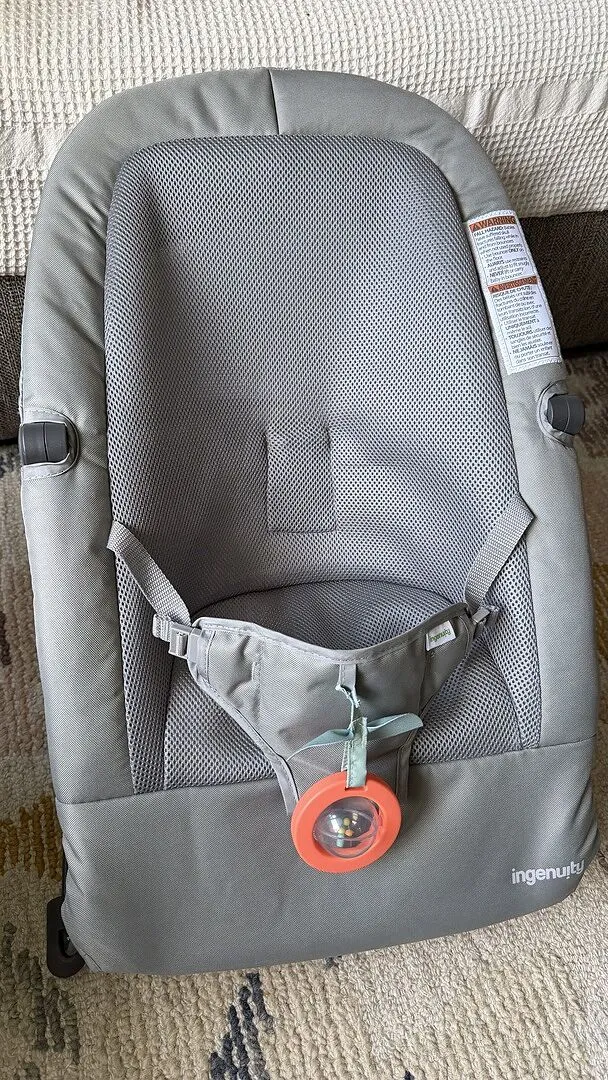 Ingenuity Stow & Go Babywippe Grau faltbar mit Vibration