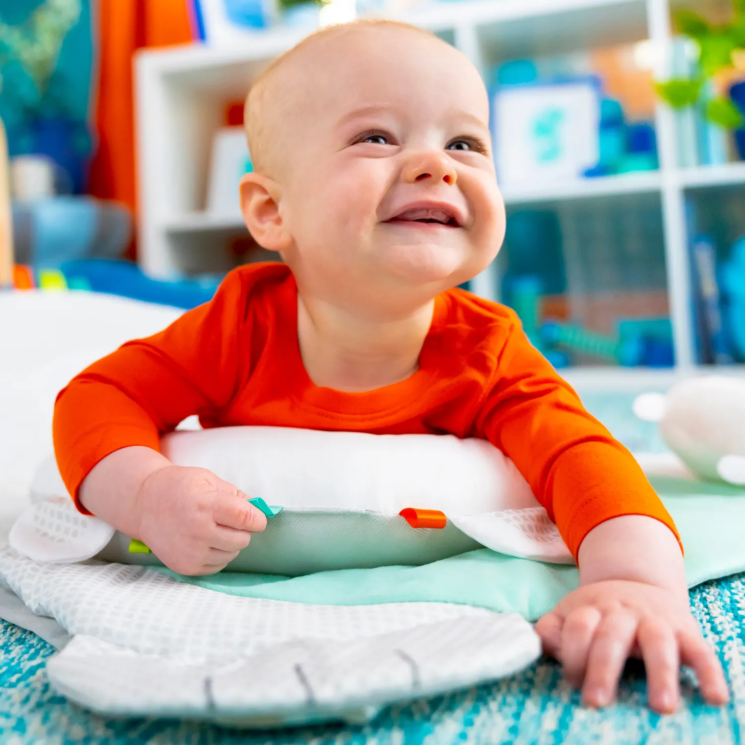 Bright Starts Tummy Time Prop & Play Spielmatte Eisbär