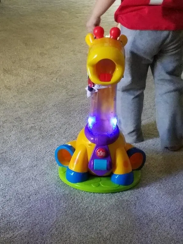 Bright Starts Spin Giggle Giraffe Ballspielzeug ab 12 Monate