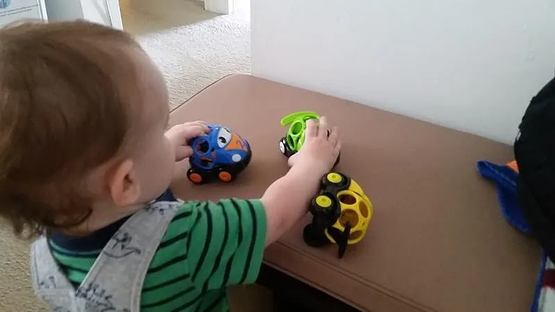 Bright Starts Go Grippers Rennwagen Spielautos 3er-Set greifbar
