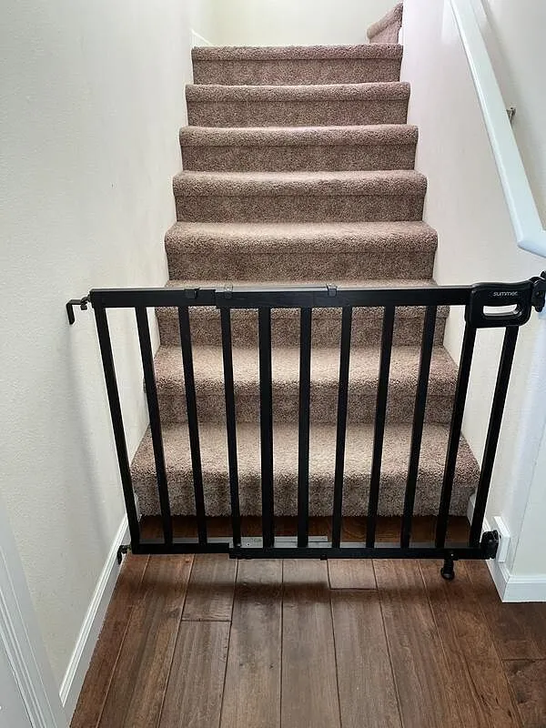 Ingenuity Stairway 48W Treppenschutzgitter Holz Braun 30-48 Zoll