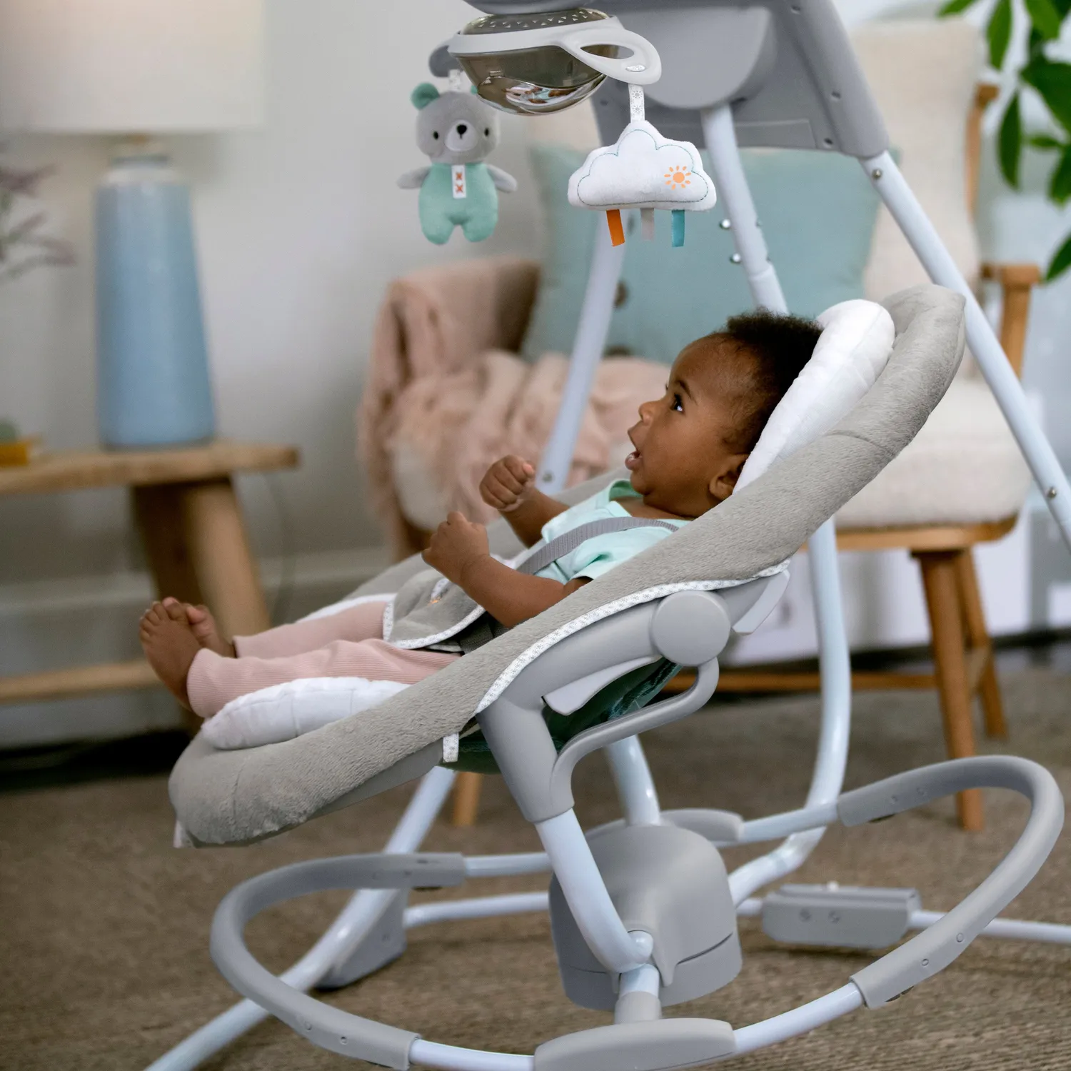 Ingenuity InLighten Pemberton Babyschaukel 2-in-1 mit Vibration