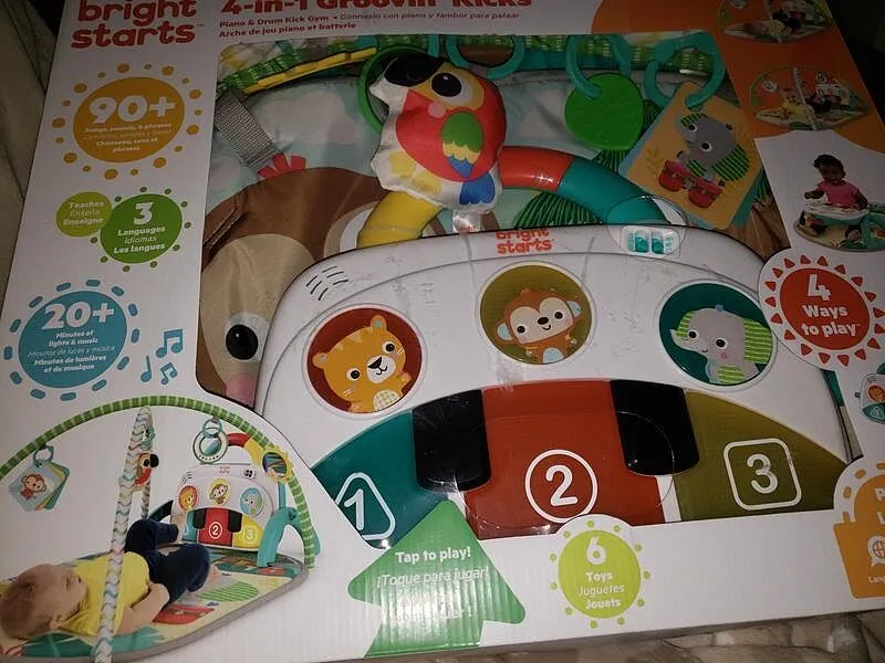 Bright Starts Groovin Kicks 4-in-1 Piano Spieldecke Safari