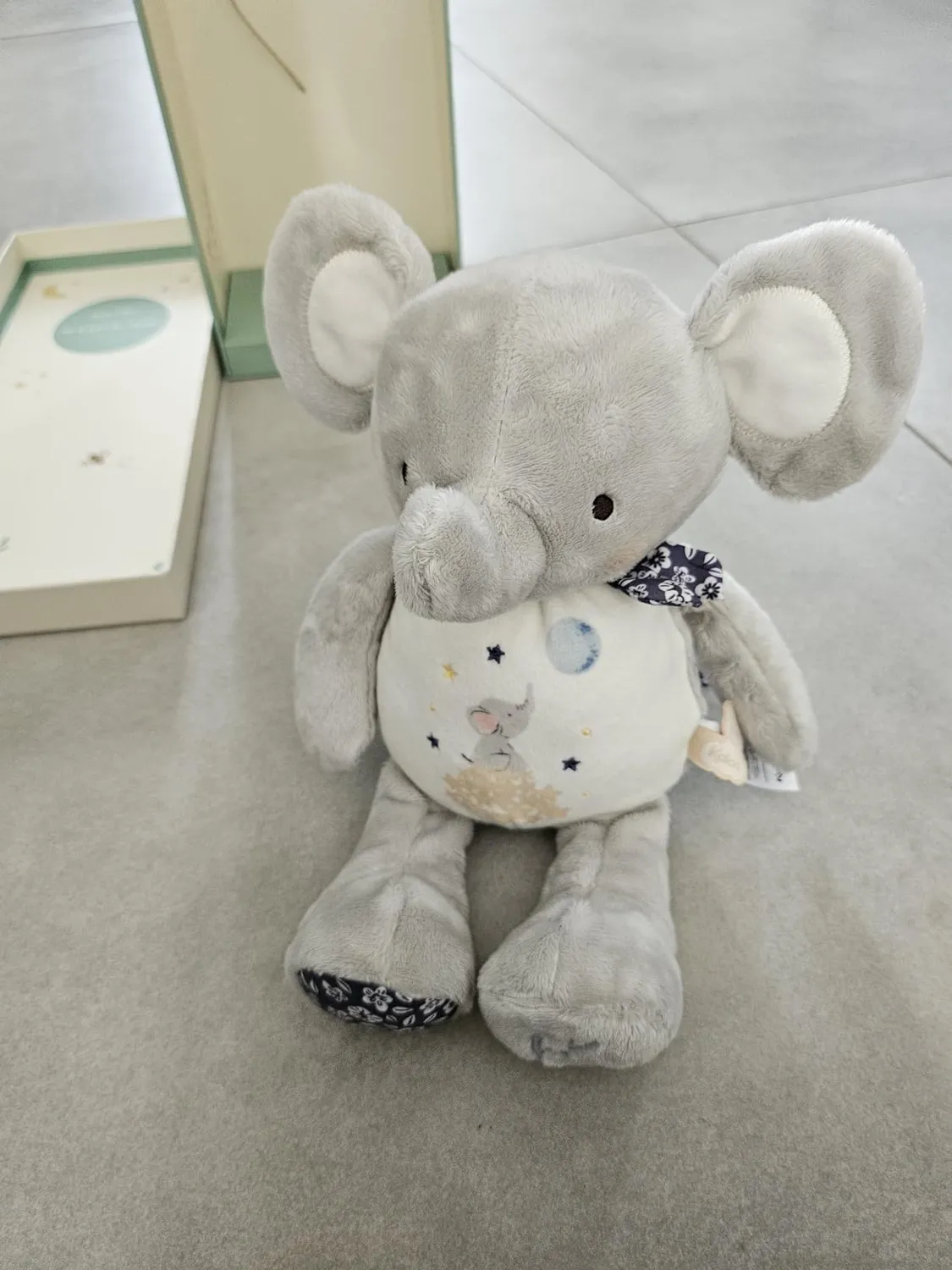 Kaloo Petites Chansons Maus Kuscheltier mit Sound 28 cm mit Glöckchen