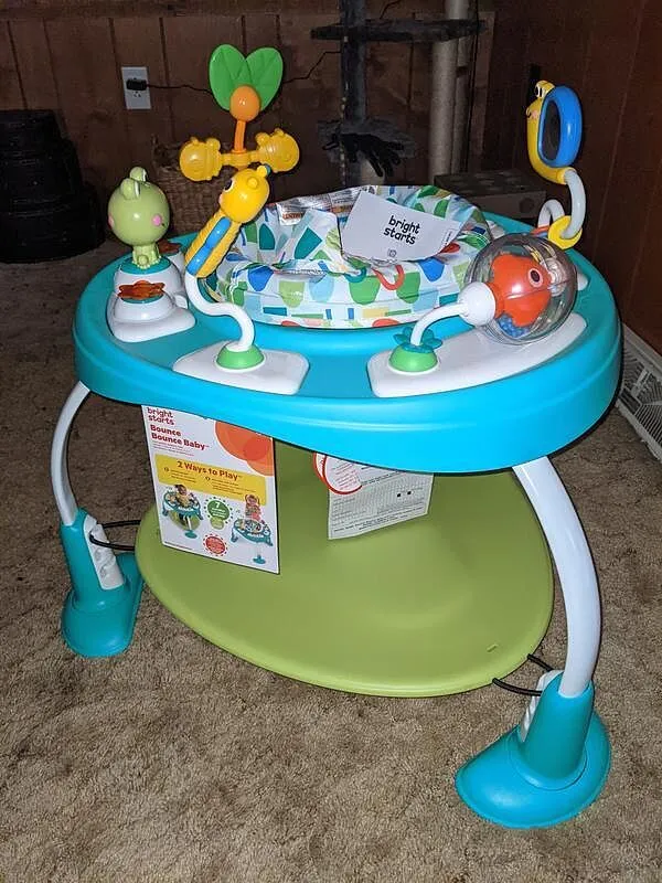 Bright Starts Bounce Bounce Baby 2-in-1 Spielcenter Playful Pond mit Tisch