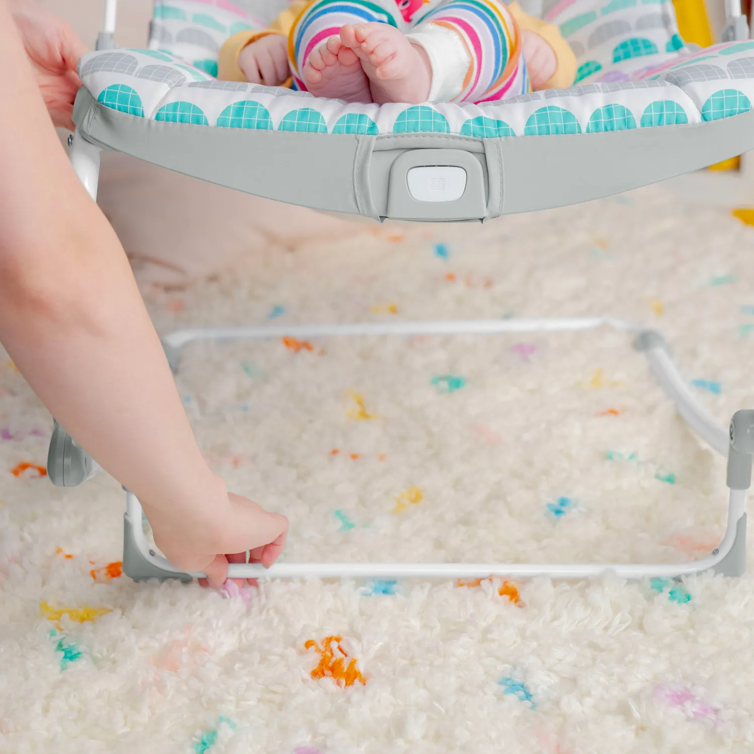 Bright Starts Rosy Rainbow Babywippe mit Vibration bis 18 kg