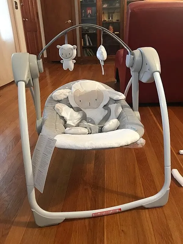 Ingenuity Comfort 2 Go Babyschaukel Cuddle Lamb tragbar