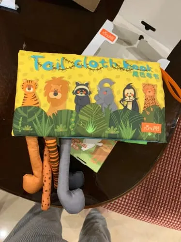 TUMAMA TM107-A Stoffbuch Baby Knisterbuch Tierschwänze