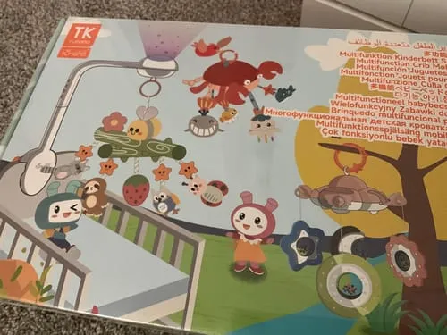 TUMAMA Baby Mobile mit Projektor schwarz-weiß Sternenhimmel