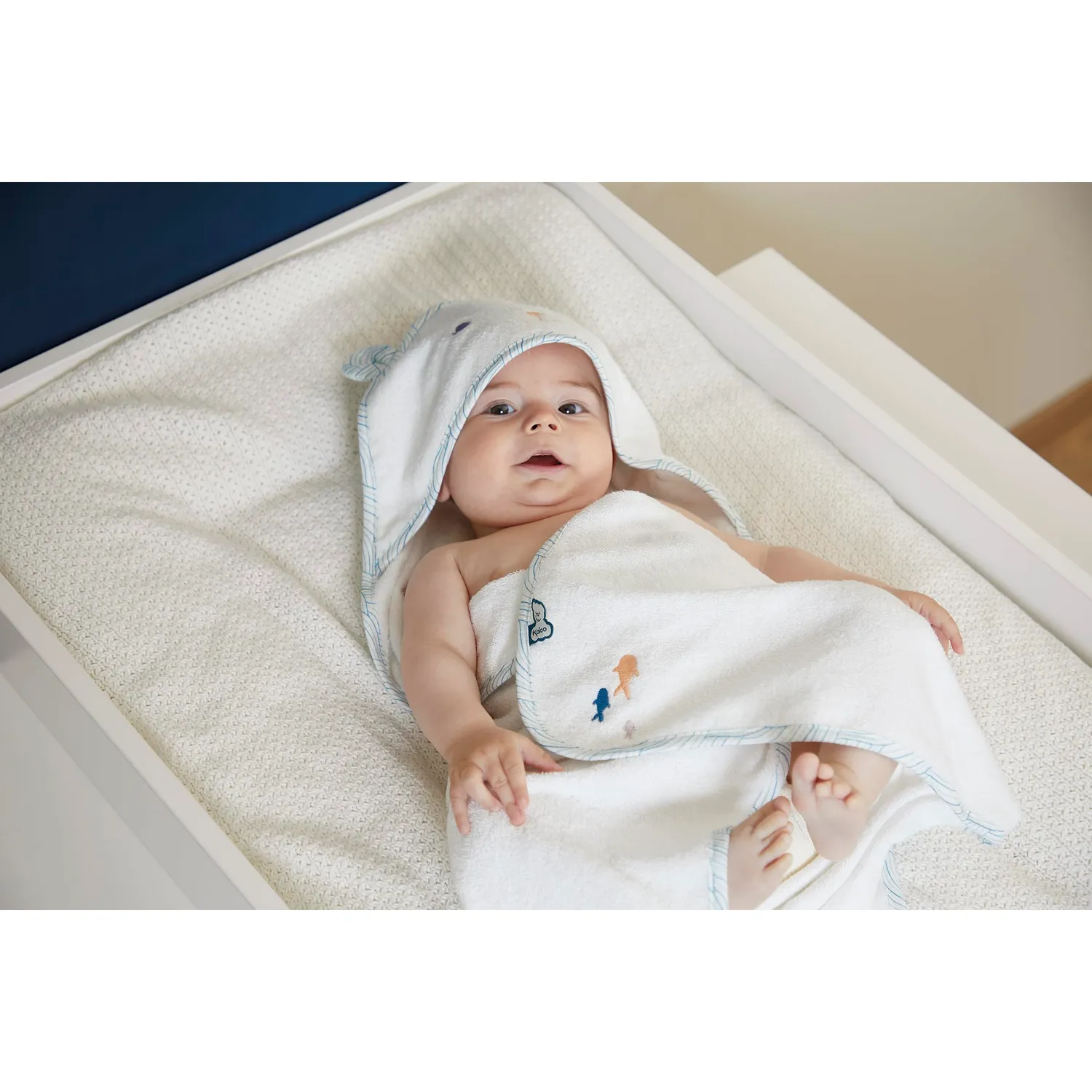 Kaloo Petit Calme Baby-Badeset Bambus Kapuzenhandtuch 75 cm + Bürste