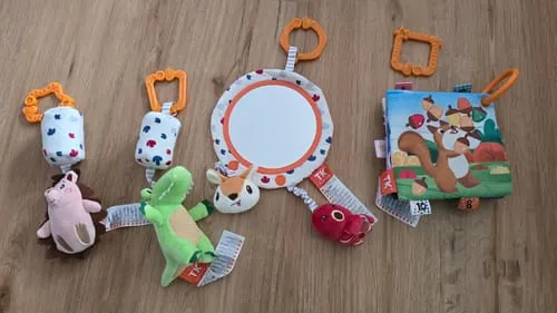 TUMAMA Tummy Time Set Spiegel Knisterbuch Rassel