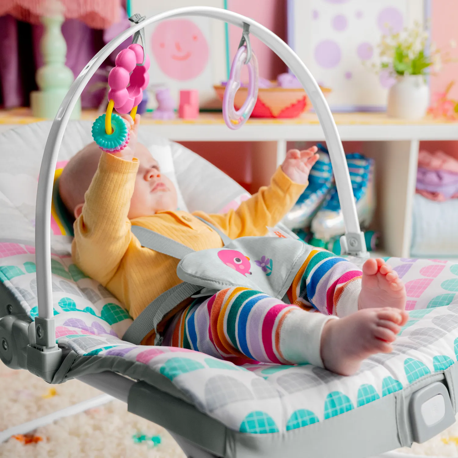 Bright Starts Rosy Rainbow Babywippe mit Vibration bis 18 kg