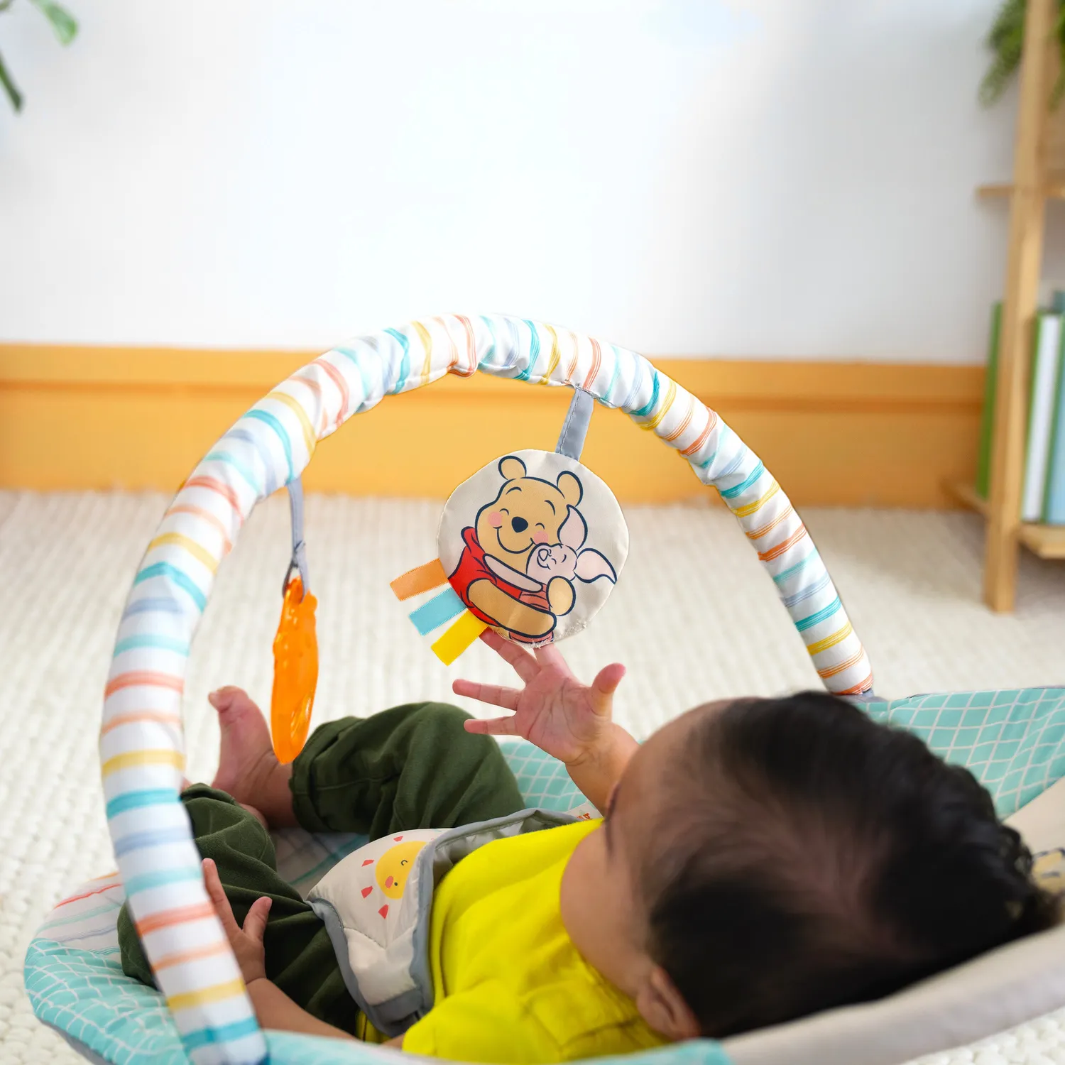 Disney Baby Winnie the Pooh Hunny Hues Babywippe mit Vibration
