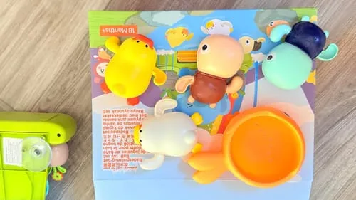 TUMAMA Badespielzeug Wolke Wasserfall mit Saugnäpfen