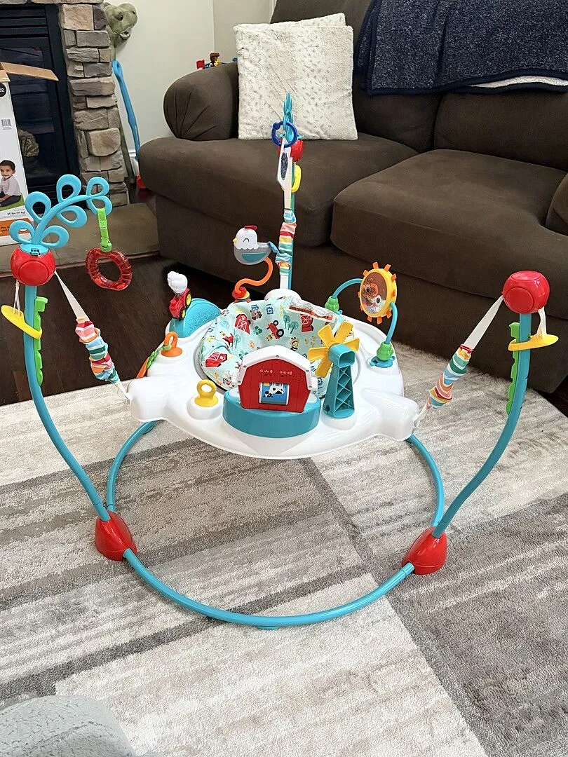 Baby Einstein Farm Explorers Barnyard Jumper 2-in-1 mit Klavier