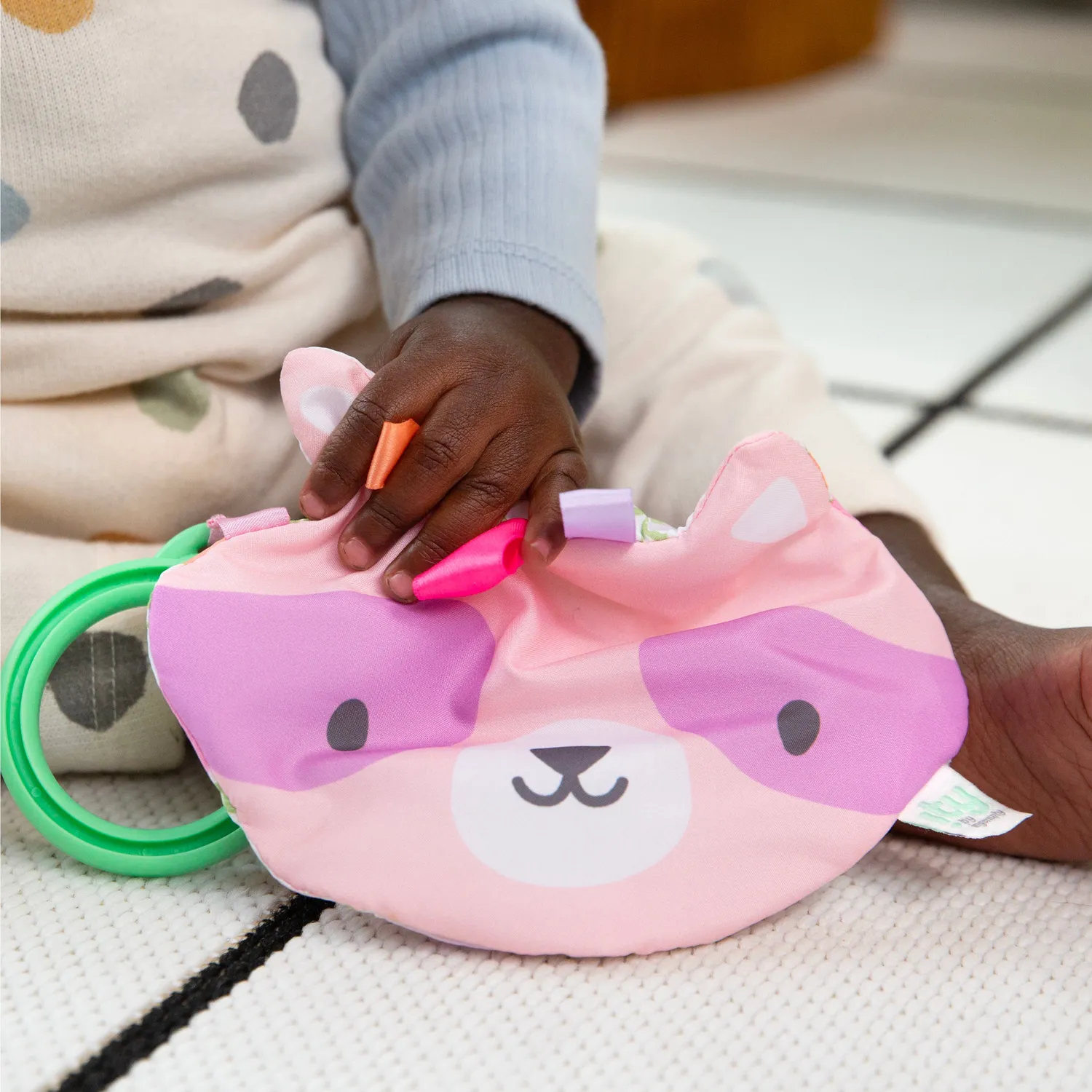 Ingenuity ity Crinklet Deni Knistertuch Waschbär sanft