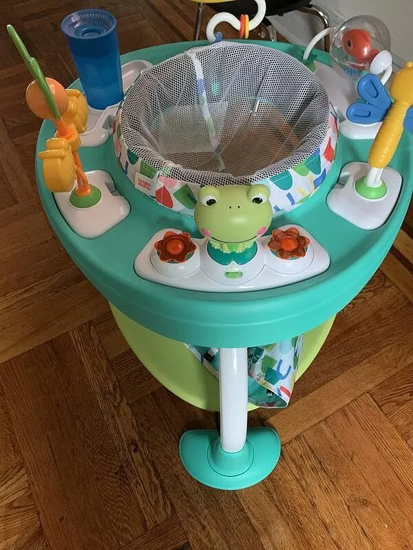 Bright Starts Bounce Bounce Baby 2-in-1 Spielcenter Playful Pond mit Tisch