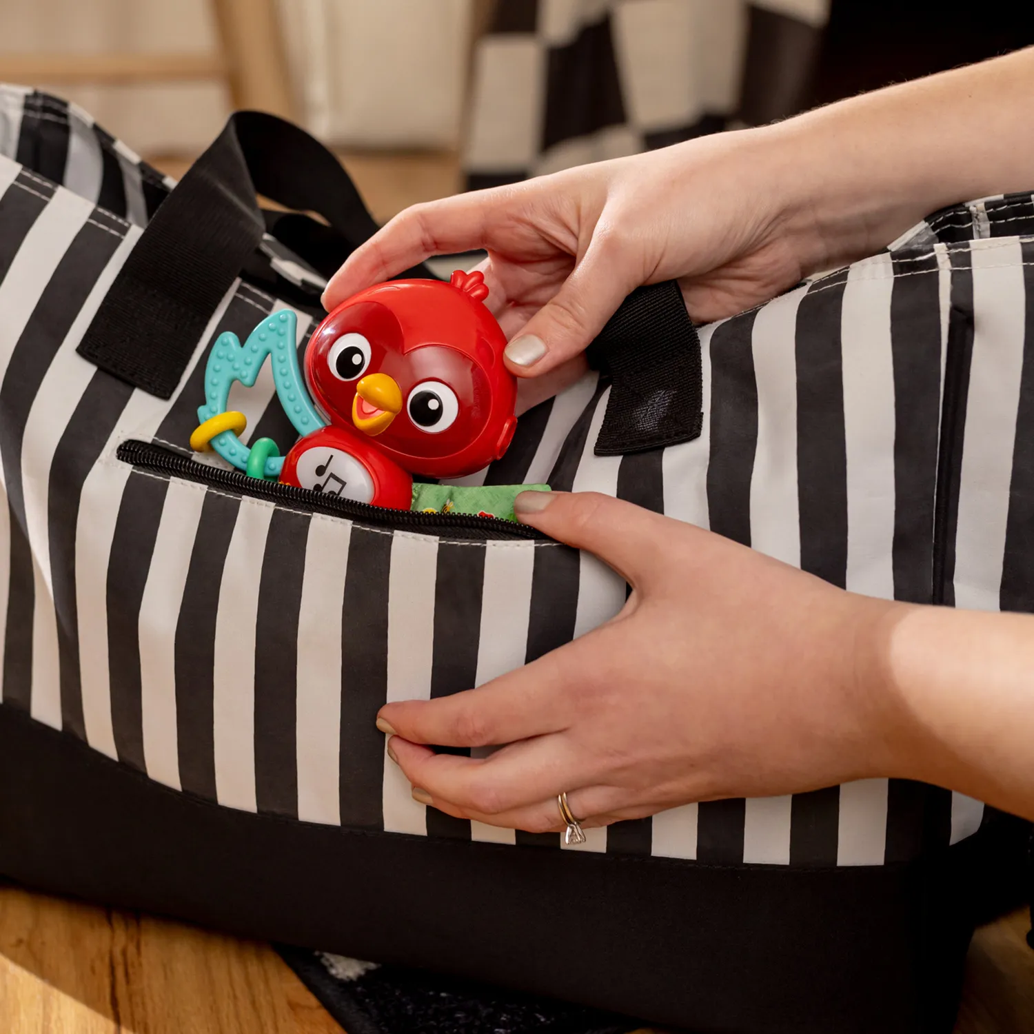 Baby Einstein Roxy Bright Flight Musikspielzeug Vogel