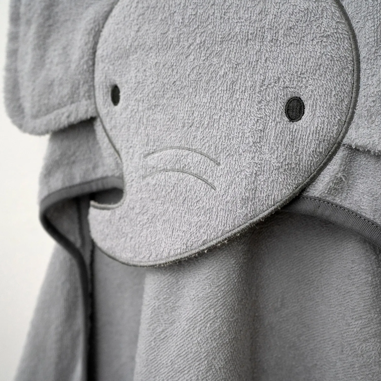 Ingenuity Clean & Cuddly Kapuzenhandtuch Elefant Grazer 76x76