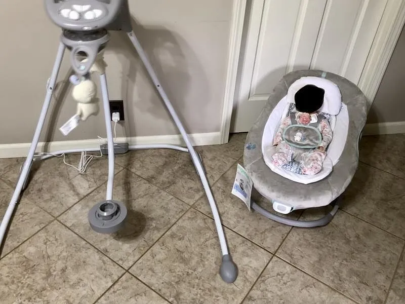 Ingenuity InLighten Pemberton Babyschaukel 2-in-1 mit Vibration
