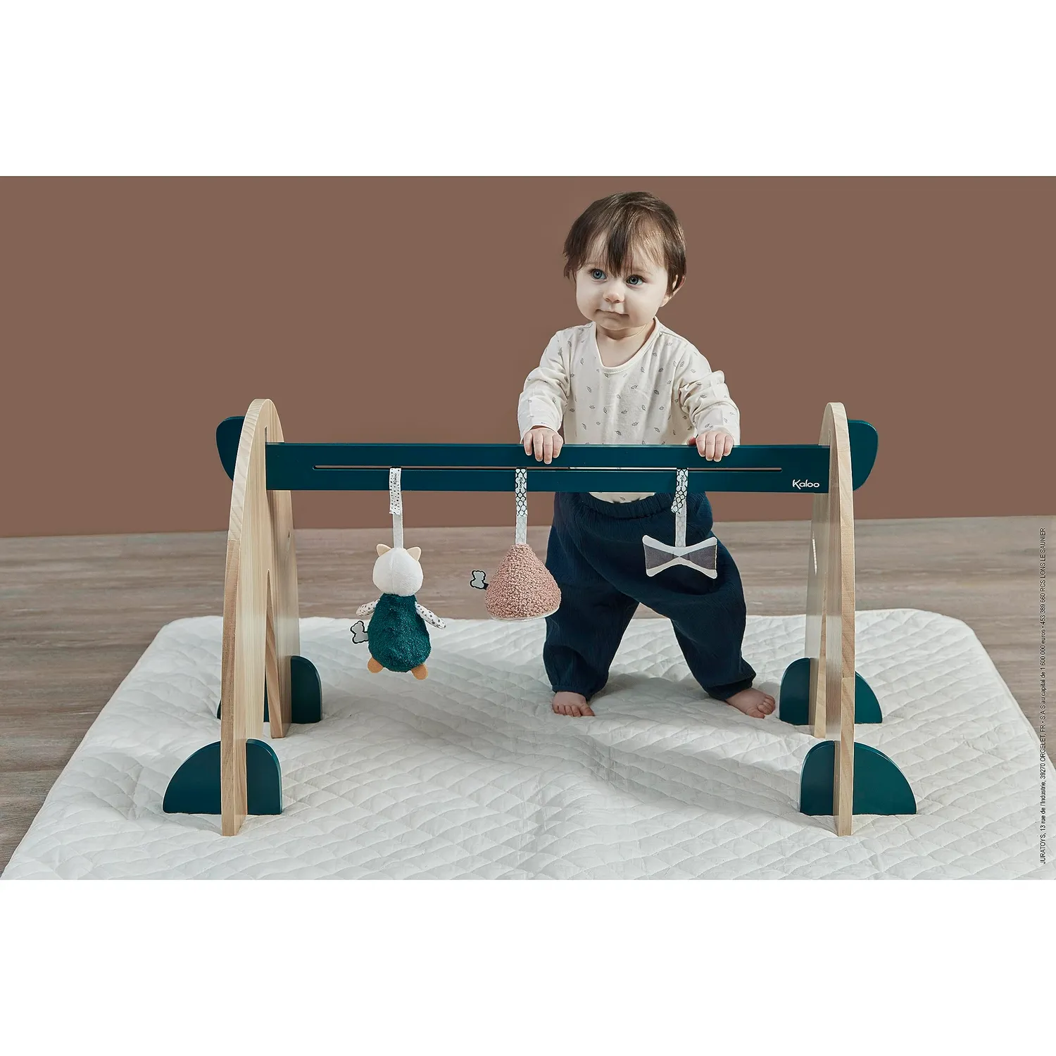 Kaloo Stimuli Spielbogen Holz 45 cm mit 3 Spielzeugen