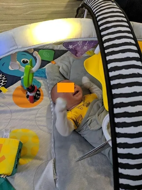 Baby Einstein Sensory Play Space Spieldecke mit Spielbogen