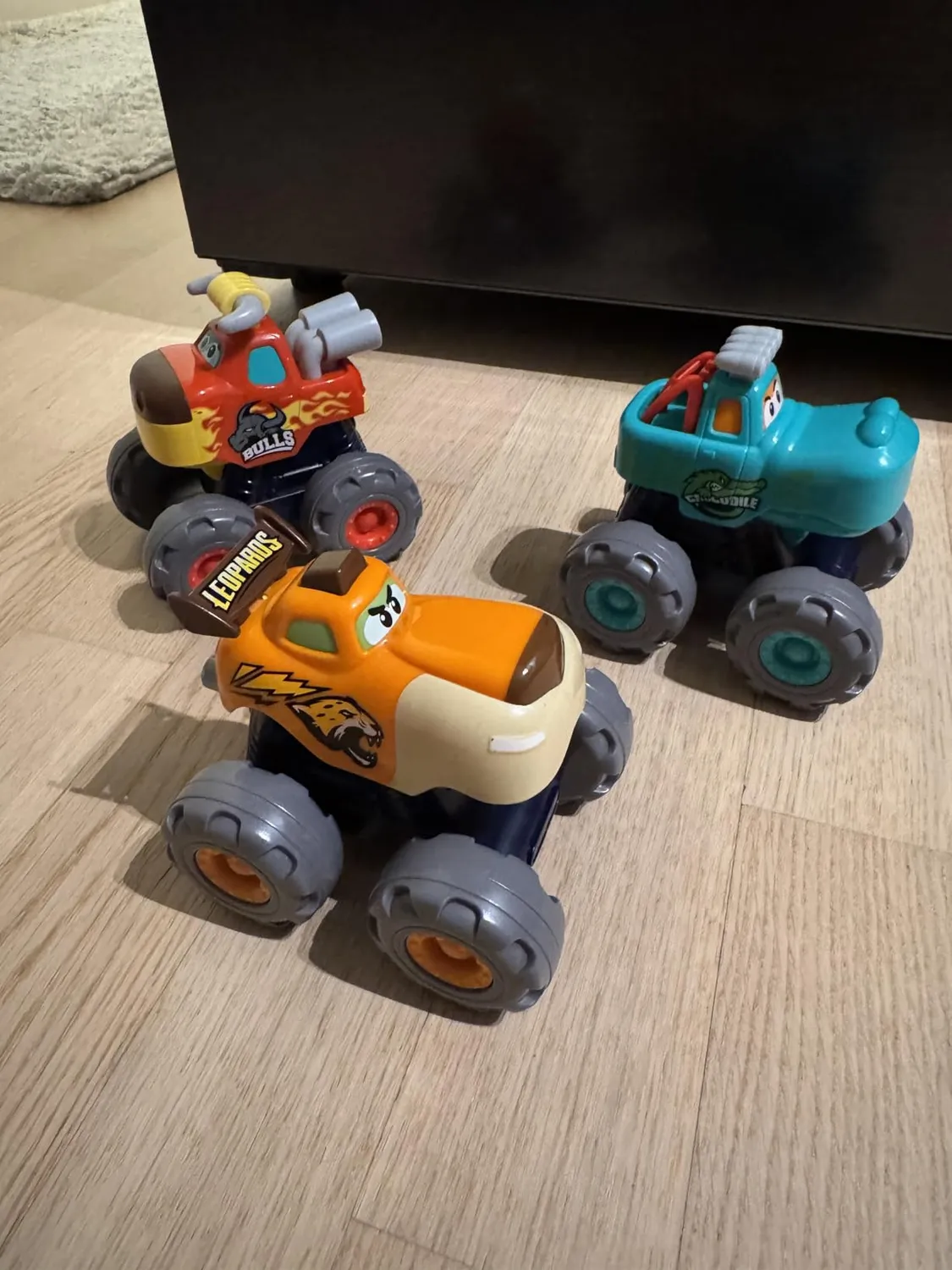 HOLA Monstertruck Autos 3 Stück Push and Go bunt