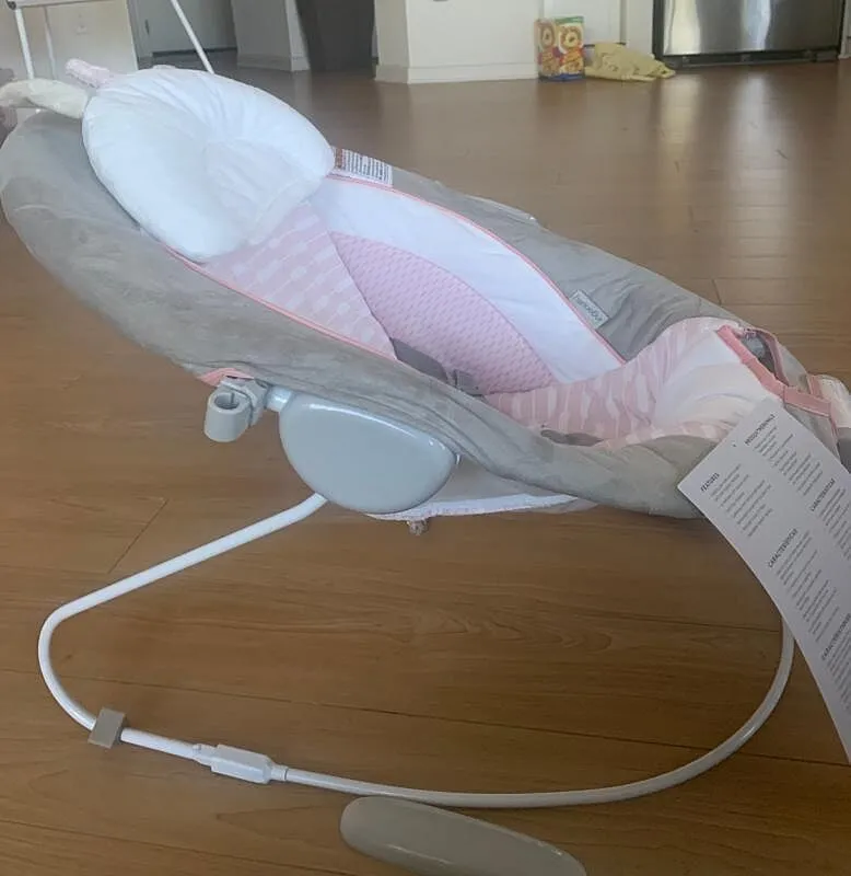 Ingenuity Flora Einhorn Babywippe mit Vibration+Musik