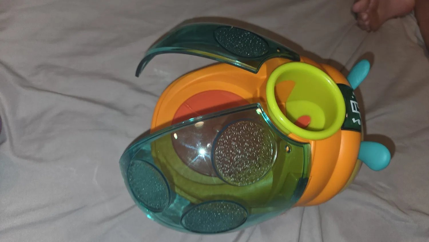 Bright Starts Spin n Chase Bug Ballspielzeug mit Licht