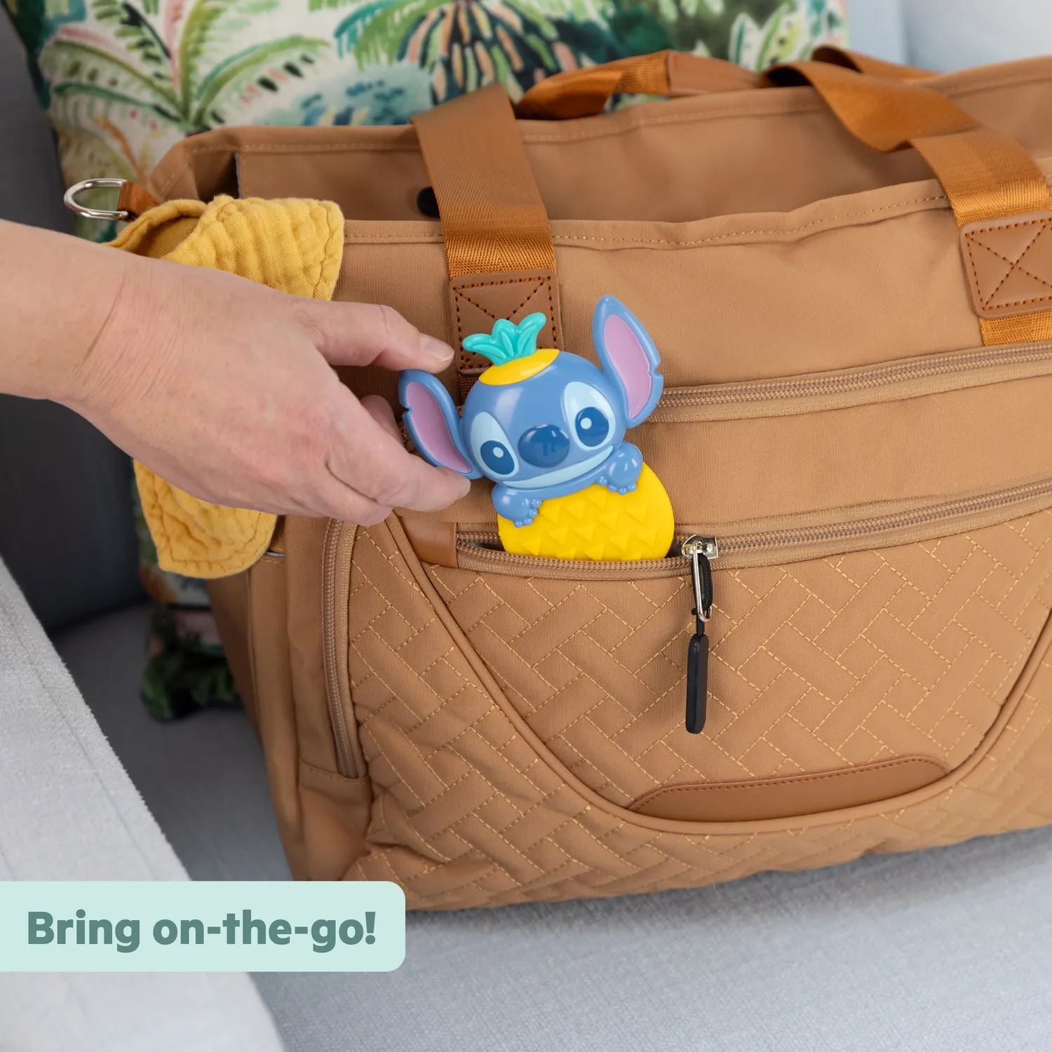 Disney Baby Stitch Tropical Beissring Rassel Ananas strukturiert