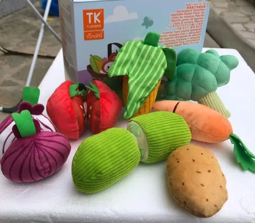 TUMAMA Plüschgemüse Set 7-teilig sensorisch mit Korb