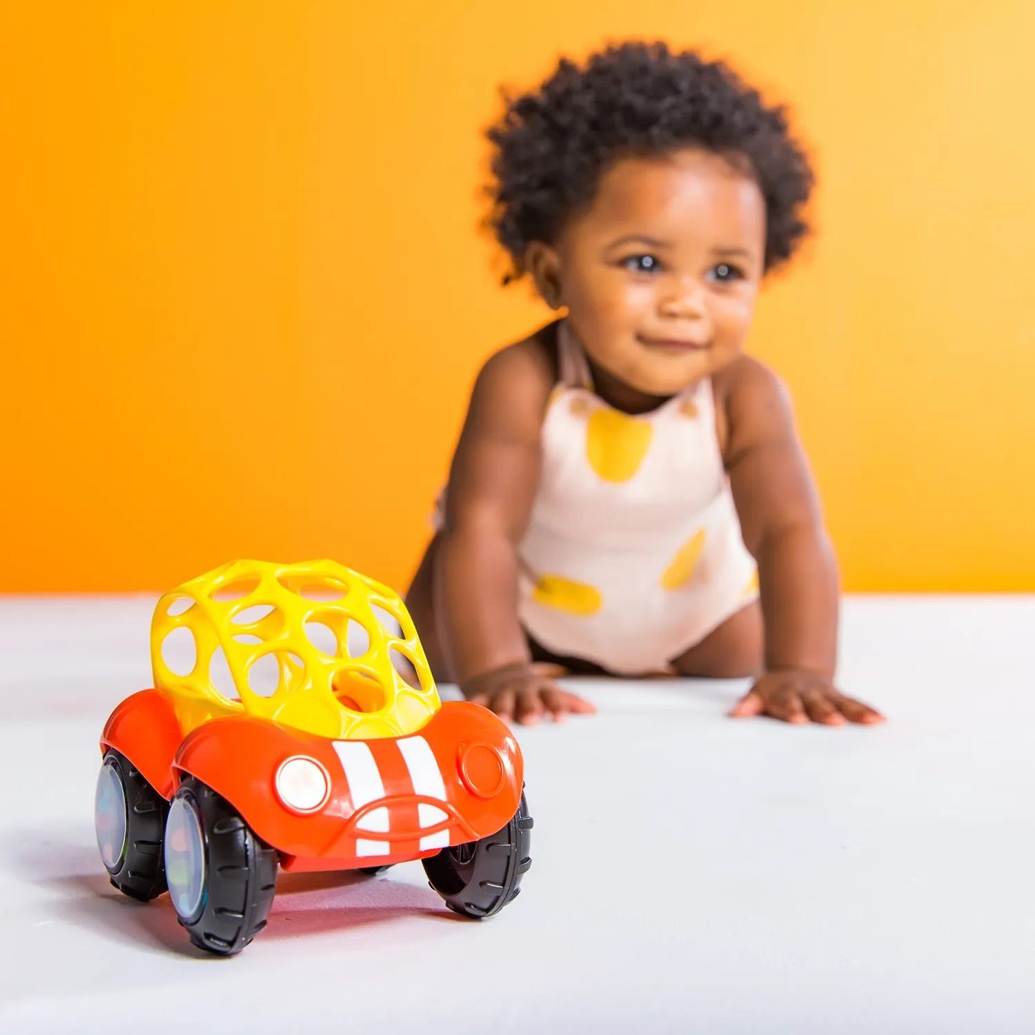 Bright Starts Oball Rattle & Roll Buggie Spielauto Rassel greifbar
