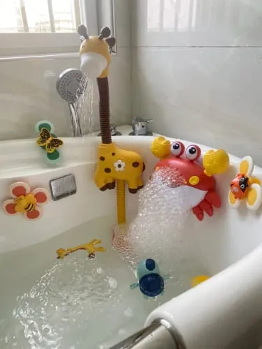 TUMAMA Badespielzeug Dusche mit Saugnapf und Rutsche