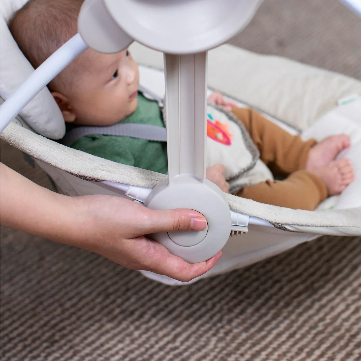 Ingenuity Soothe n Delight Babyschaukel Cozy Kingdom faltbar