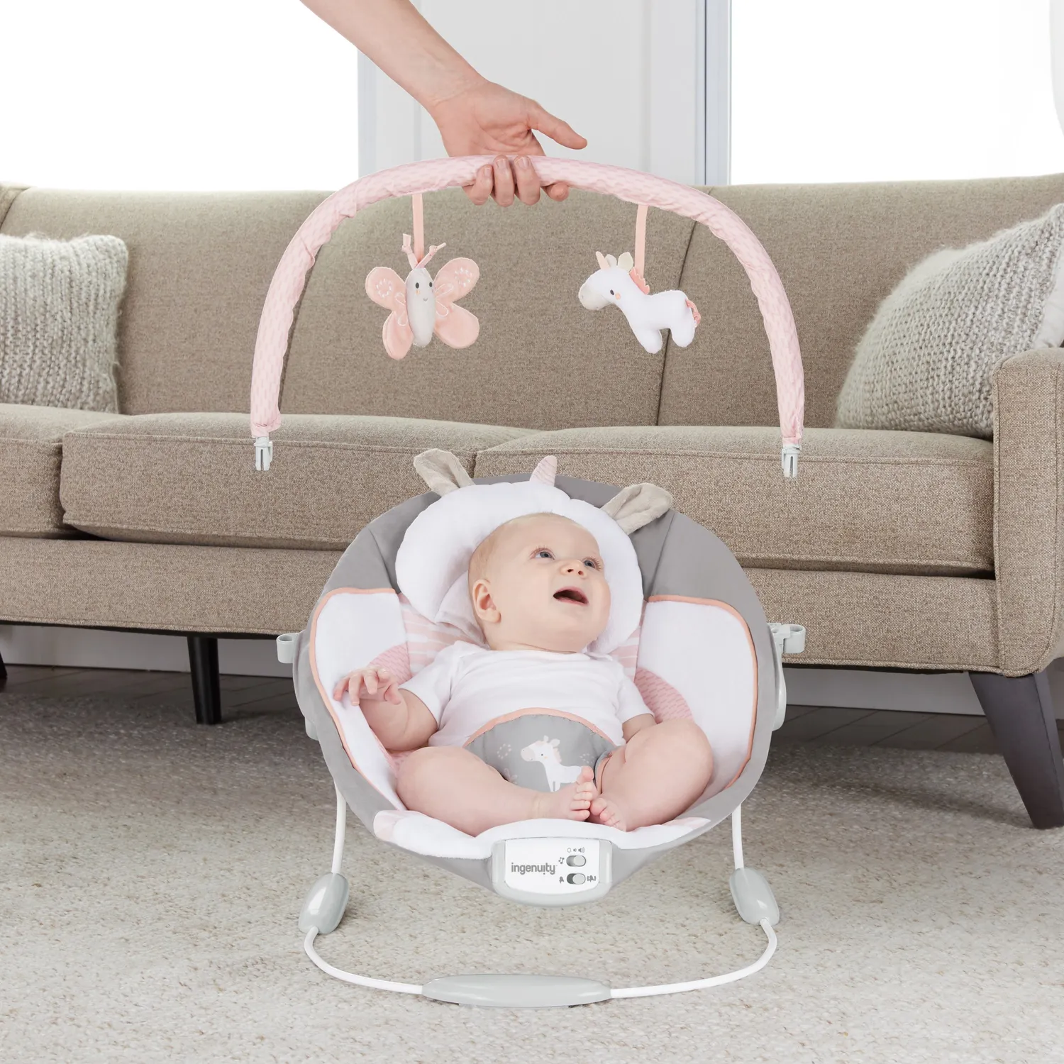 Ingenuity Flora Einhorn Babywippe mit Vibration+Musik