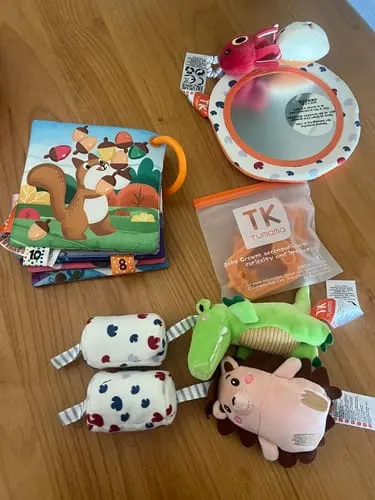 TUMAMA Tummy Time Set Spiegel Knisterbuch Rassel