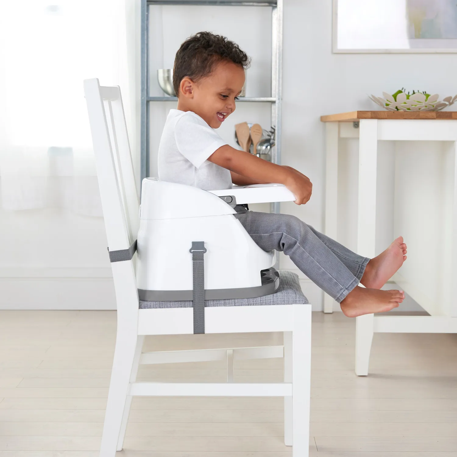 Ingenuity Baby Base 2-in-1 Sitzerhöhung Peacock Blue mit Tablett