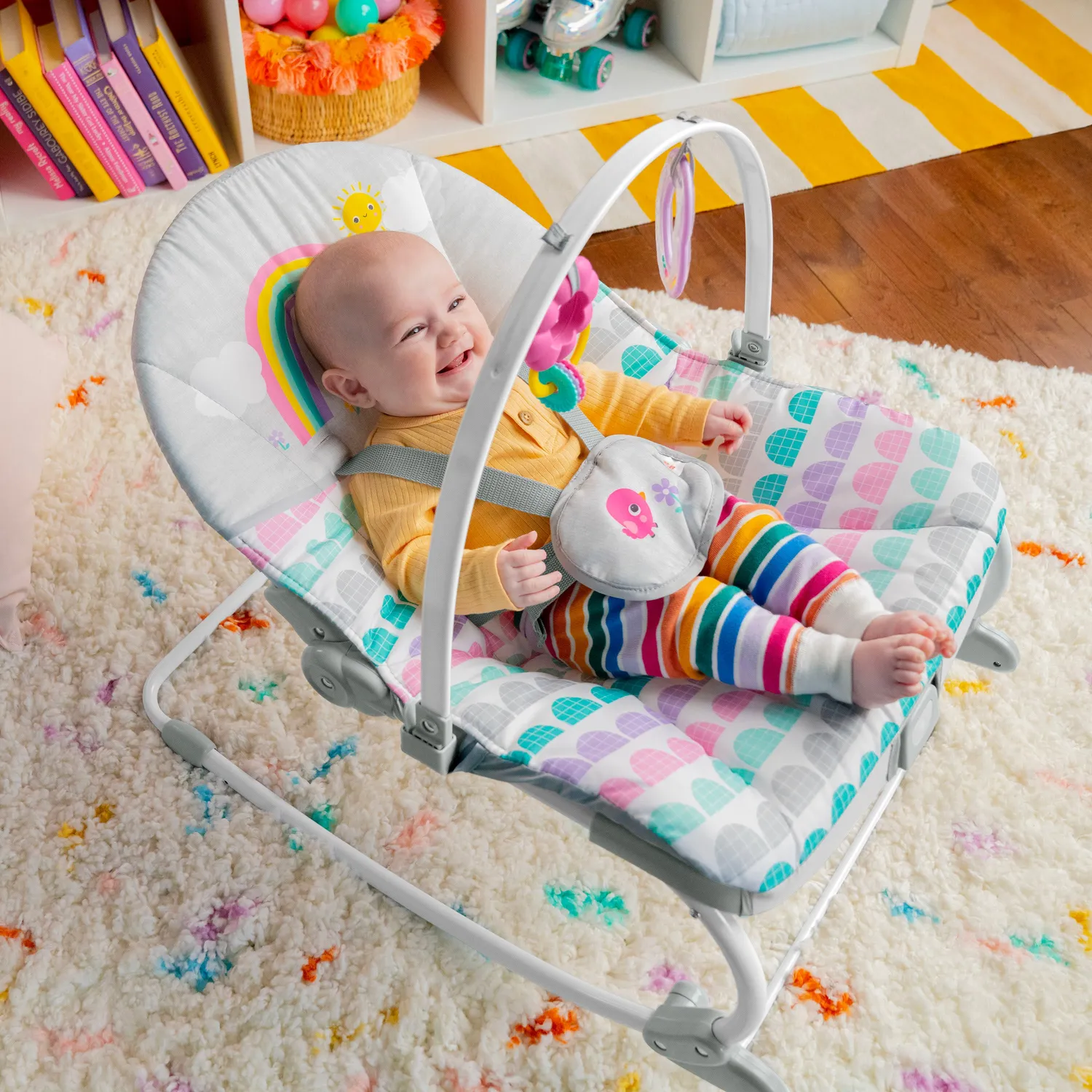 Bright Starts Rosy Rainbow Babywippe mit Vibration bis 18 kg