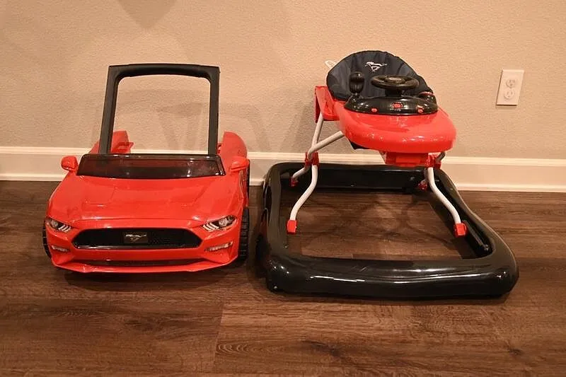 Bright Starts Ford Mustang Lauflernwagen 4-in-1 rot