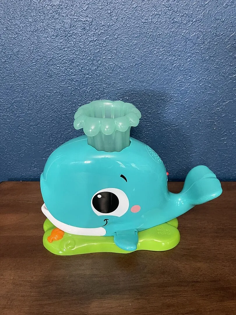 Bright Starts Silly Spout Whale Ball Popper Kugelspiel 3 Bälle mit Licht